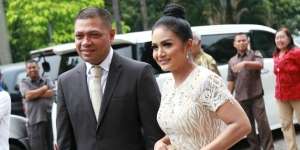 Beri Ucapan Father's Day ke Raul Lemos, Krisdayanti Tampil Polos