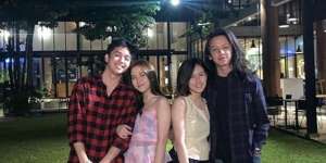 Foto Sweetseventeen Zara Mantan JKT48, Pria yang Digandeng Bikin Salfok