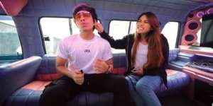 Romantis Abis, 5 Momen Mesra Atta dan Aurel Naik Angkot Bareng