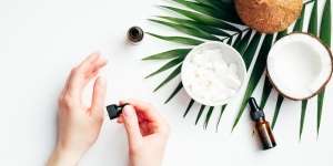 5 Manfaat Coconut Oil untuk Kecantikan Kulit dan Rambut