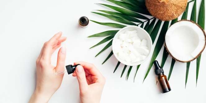 5 Manfaat Coconut Oil untuk Kecantikan Kulit dan Rambut
