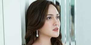 Yoga dengan Pose Menantang, Tubuh Shandy Aulia Bikin Ngilu