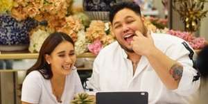 Diberi Ivan Gunawan Kado Buah-buahan, Respons Ayu Ting Ting Mengejutkan