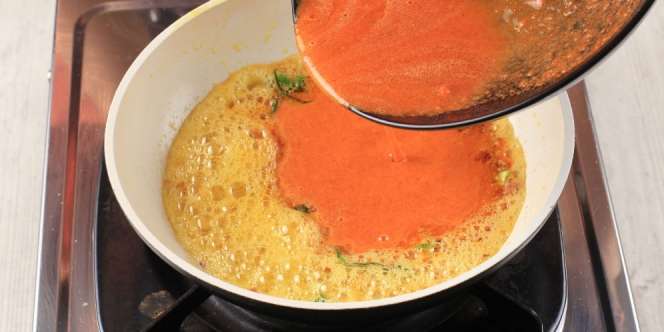 Kunci Membuat Saus Telur Asin Serbaguna Tak Bau Amis