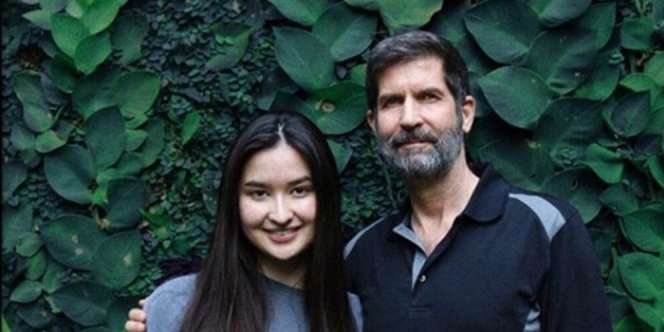 6 Potret Stephanie Poetri Bareng Ayah Bule-nya, So Sweet