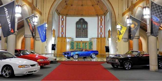 Rumah Ibadah Disulap Jadi Garasi Mobil Mewah 