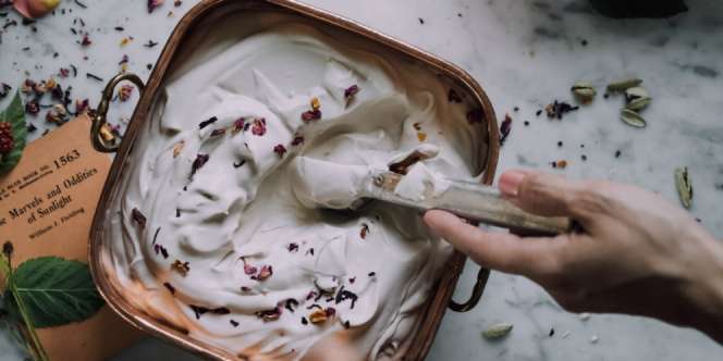 Cara Tepat Menyimpan Es Krim Demi Pertahankan Tekstur dan Rasa