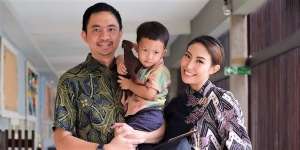 Mantan Tunangan Digugat Cerai, Ayu Dewi Girang Rayakan 8 Tahun Usia Pernikahan