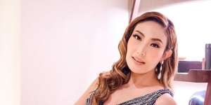 Mengenal Sosok Ayu Dewi, Mantan Tunangan Zumi Zola yang Kini Hidup Bahagia