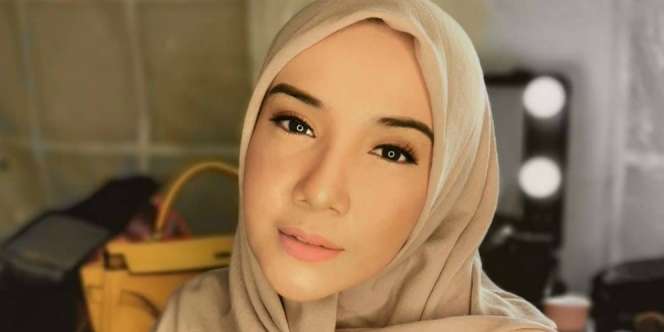 Hangout Saat Pandemi, Zaskia Sungkar Modis Pakai Face Shield