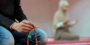 Selain Hubungan Suami-Istri, 4 Amalan Ini Juga Datangkan Pahala di Malam Jumat