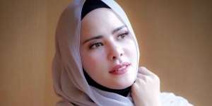 Tampil Chic dengan Gaya Hijab Turban Scarf Angel Lelga