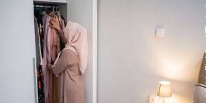 Tips Merapikan Pakaian di Kamar Berukuran Kecil