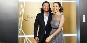 Kisahnya Bikin Baper, 5 Artis Ini Menikah dengan Penggemarnya