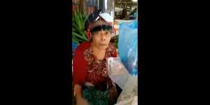 Nenek-Nenek 'New Normal', Cara Pakai Face Shield Bikin Ngakak Sampai Perut Sakit