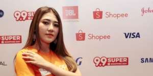 Pakai Sandal Teplek Harga Jutaan, Gaya Via Vallen Jadi Omongan Netizen