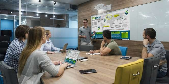 Epson Rilis Proyektor Interaktif untuk Kantor dan Sekolah