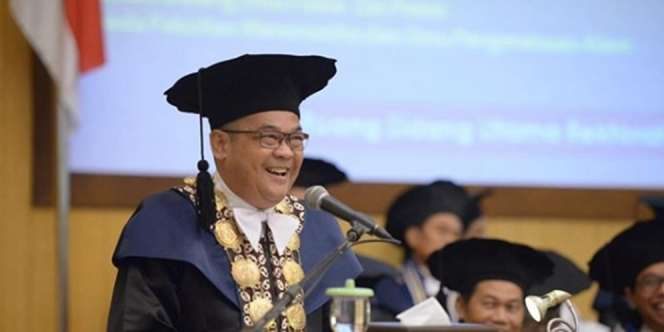 5 Fakta Rektor Gaul UNY Sutrisna Wibawa, Bikin Konser Sampai Oplas Challenge!