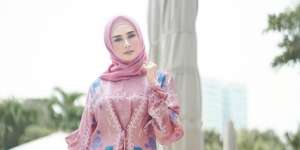 Gaya Modis Mulan Jameela Hangout di Mall Saat Pandemi