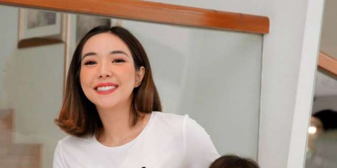 Gaya Modis Gisella Anastasia Bersepeda, Ekspresi Gempi Bikin Gemas 