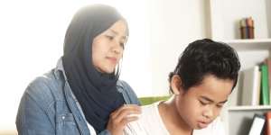 Trik Menghadapi Anak Pendiam agar Lebih Terbuka