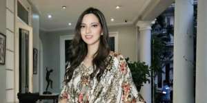 Berjemur Sambil Pamer Bahu Mulus, Nia Ramadhani Mirip Artis Drakor?
