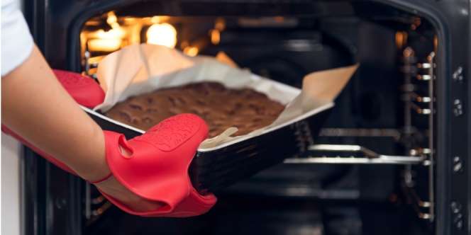 Cetakan Kue Bersih Bebas Karat, Simak 4 Cara Membersihkannya