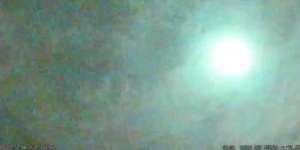 Penampakan Ledakang Bintang Jatuh di Langit Tokyo, Cantik!