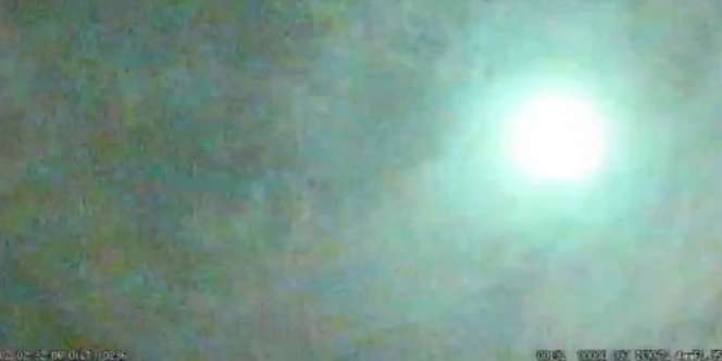 Penampakan Ledakang Bintang Jatuh di Langit Tokyo, Cantik!