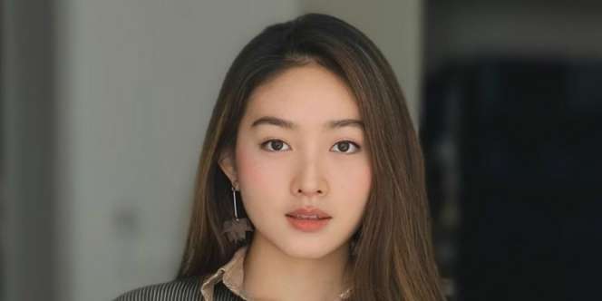 Pamer Otot Perut Sambil Gigit Rantai, Pose Dewasa Natasha Wilona Bikin Heboh