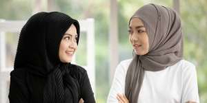 8 Jenis T-shirt Cantik yang Perlu Kamu Ketahui, Mana Favoritmu?