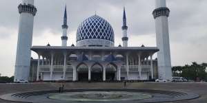 Malaysia Larang Warga Asing Sholat di Masjid