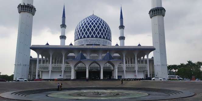 Malaysia Larang Warga Asing Sholat di Masjid