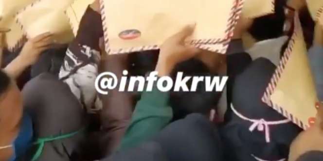 Susahnya Dapat Kerja Selama Corona, Tempat Usaha di Karawang Diserbu Pelamar