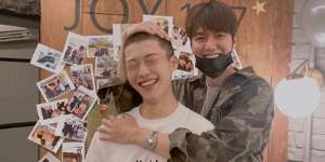 Woo Do Hwan Tampil Botak, Dipeluk Lee Min Ho Sebelum Ikut Wamil