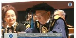 Viral! Wakil Rektor ITB Baca Kuesioner Kocak Saat Wisuda