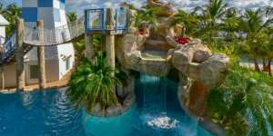 Enaknya Karantina di Rumah Sultan, Ada Waterpark Pribadi