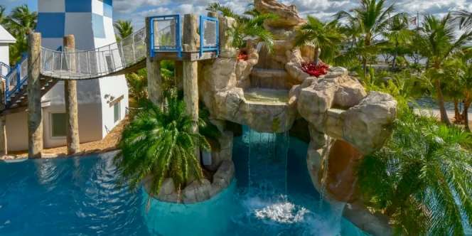 Enaknya Karantina di Rumah Sultan, Ada Waterpark Pribadi