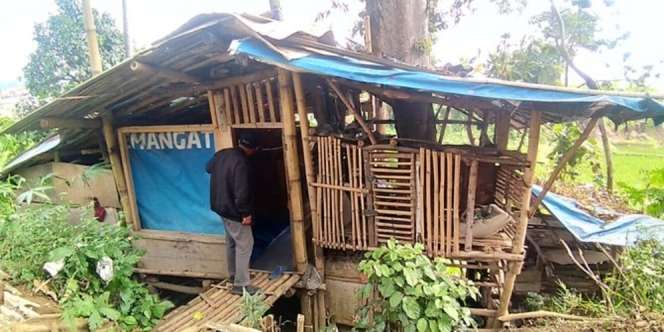 Kisah Pilu Idah Wati Tinggal di Gubuk Pinggir Kuburan