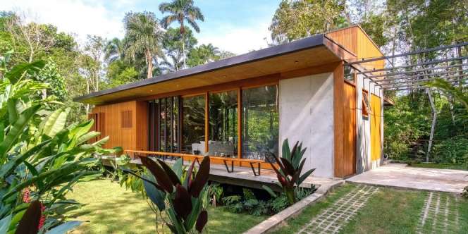 Tak Perlu Bayar Listrik, Rumah Asri Ini Punya Sumber Energi Sendiri