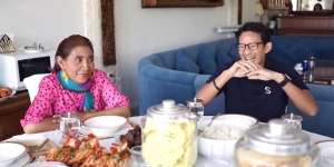 Susi Pudjiatuti Bikin Sandiaga Uno Kaget Sampai Dibilang Beli Kacang Goreng