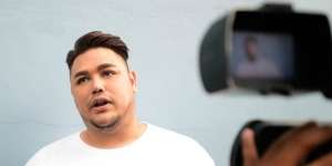 Sedih! Cerita Ivan Gunawan Tidur Temani Jasad Ayah Untuk Terakhir Kali