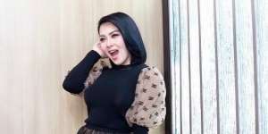 Mirip None Jepang, Intip Potret Syahrini Bergaun Klasik Mewah