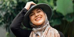 Bak Ratu Mesir, Gaya Hijab Irish Bella Bercadar Emas