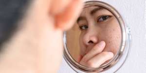 4 Tips Makeup untuk Menyamarkan Pori-pori Besar