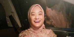 Beda Gaya Dinda Hauw Saat Lamaran dan Akad Nikah Tuai Komentar