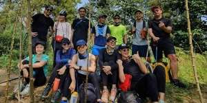 Potret Dian Sastro & Luna Maya Mandi di Sungai, Seru Banget!