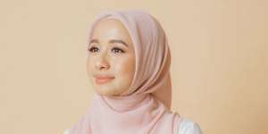 Pakai Hijab Rumahan, Cantiknya Laudya Cynthia Bella bak ABG