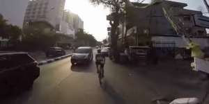Viral Video Pesepeda Lawan Arus di Jakarta, Seperti Nonton Video Game