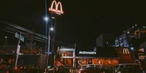 Cuma Diingatkan Pakai Masker, Pelanggan McDonalds Hong Kong Mengamuk